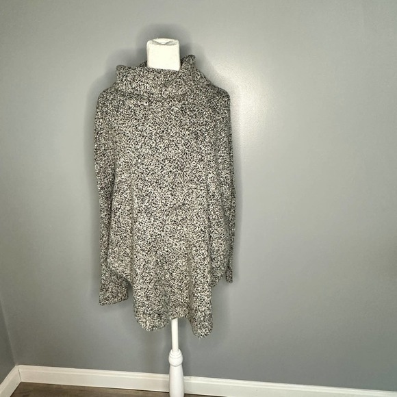 Grace Turtleneck Gray Poncho Style Sweater S / M - Picture 2 of 6